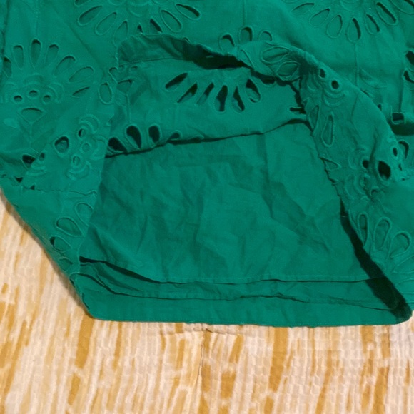 Vibrant, green, lined, eyelet blouse! - Picture 4 of 6